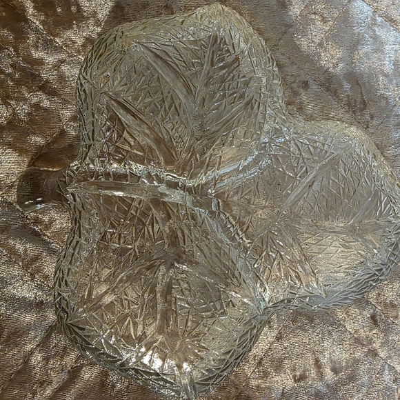Vintage Glass Leaf-Shaped Trinket Dishes 2 - Picture 4 of 6